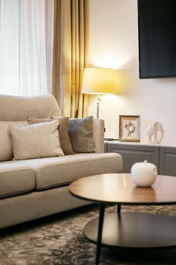 Luxury For Everyone - Hills Park Lux Apartments 3 VNO Buitenkant foto